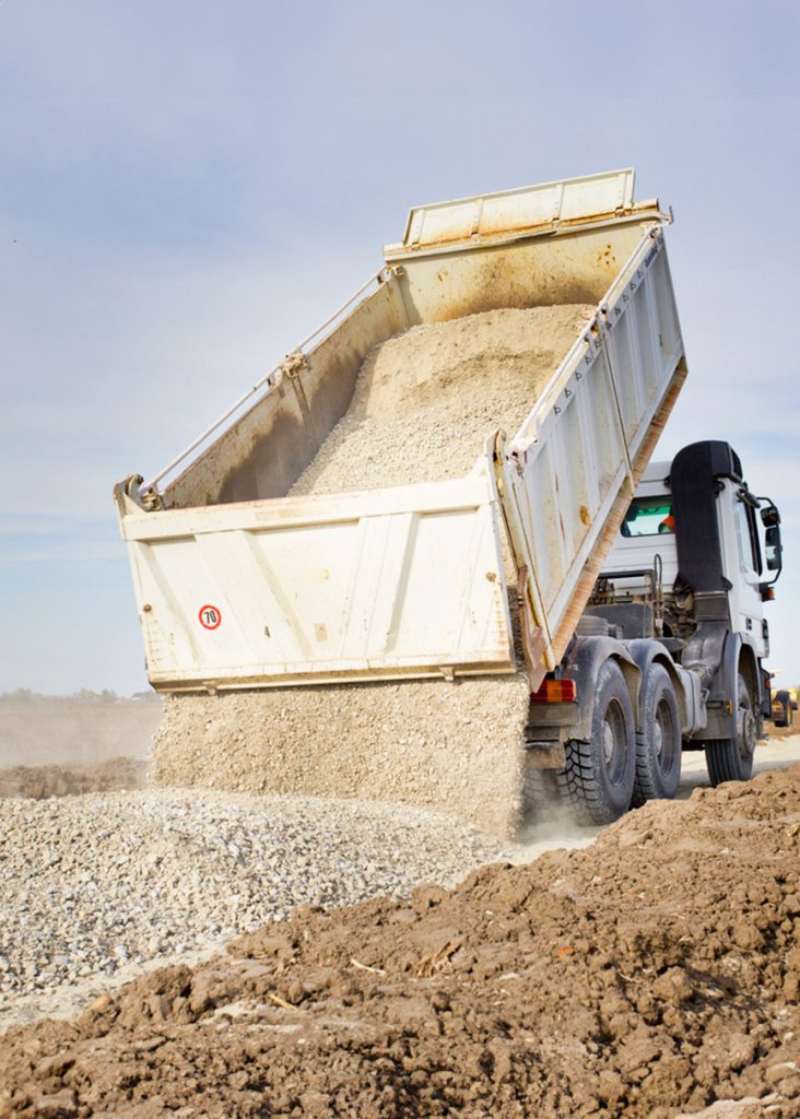 camiones basculantes y servicio a granel