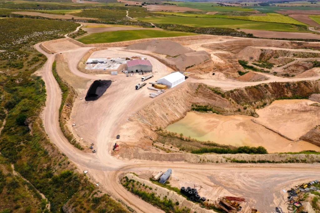 Imágen por dron de nuestra cantera situada en Villarubia